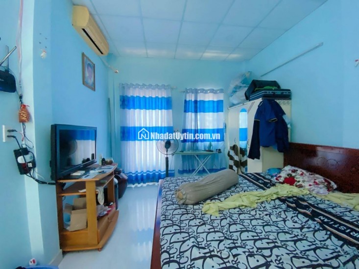 Bán nhà Gò Vấp, xe hơi đỗ cổng, sat mặt tiền Nguyễn Thái Sơn, 42M² x 4 tầng, 5 PN, hơn 5 tỷ